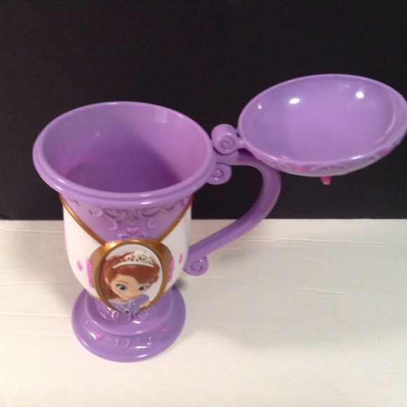 Disney On Ice Purple Plastic Flip Top Cup Sophia - Picture 3 of 6